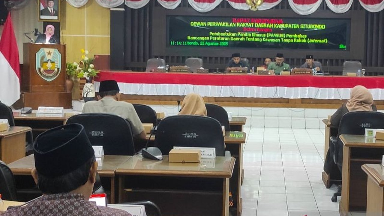 Pemkab Situbondo mengusulkan Raperda KTR seiring peningkatan kasus pneumonia yang signifikan. Aturan ini bukan melarang, tapi mengendalikan asap rokok demi kesehatan masyarakat.