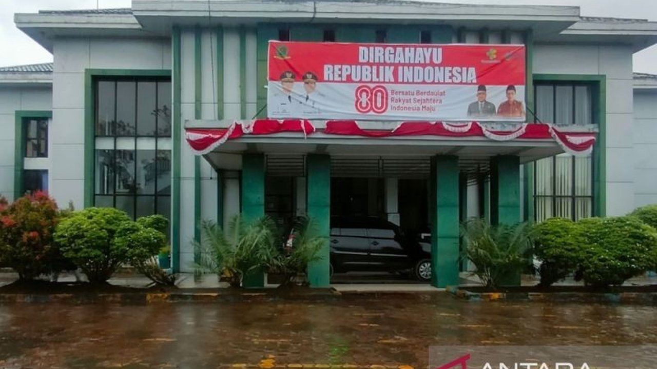 Dinas Kesehatan Rejang Lebong mencatat 112 warga terinfeksi HIV/AIDS dalam lima tahun terakhir. Angka ini mengkhawatirkan, mendorong Dinkes gencar program 3 Zero untuk pencegahan dan penanganan HIV/AIDS.