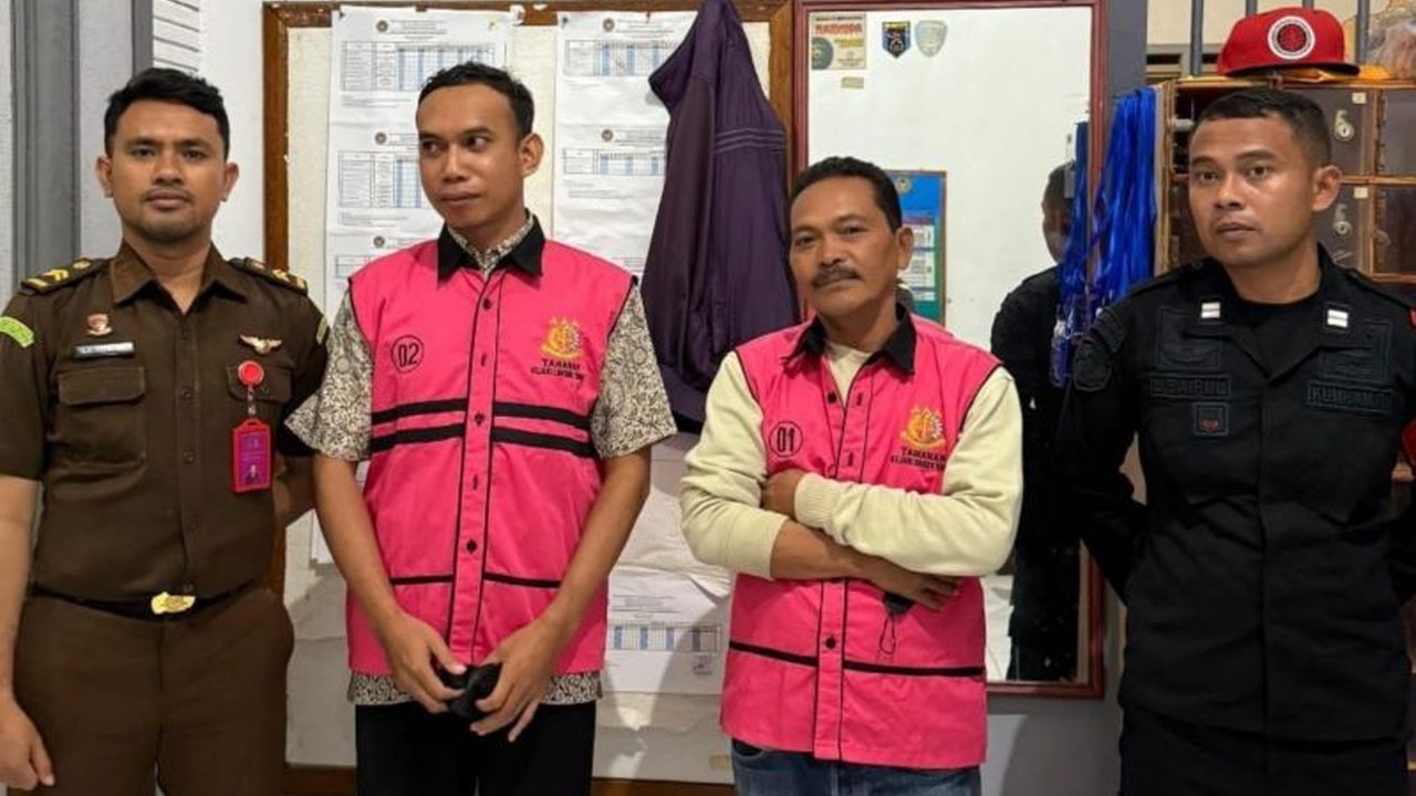 Kejaksaan Negeri Lombok Timur menahan dua tersangka baru dalam kasus korupsi proyek Dermaga Labuhan Haji senilai Rp3 miliar. Simak detail modus dan peran para pelaku!