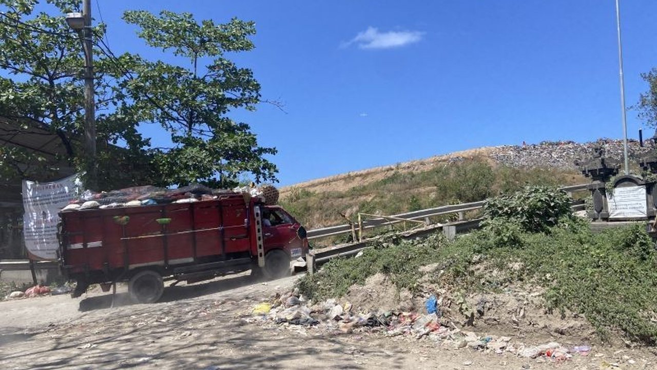 Bali bersiap menghadapi era baru pengelolaan sampah dengan teknologi PSEL Bali. Pemerintah Provinsi Bali menargetkan 1.000 ton sampah harian untuk diolah menjadi energi listrik. Bagaimana dampaknya?