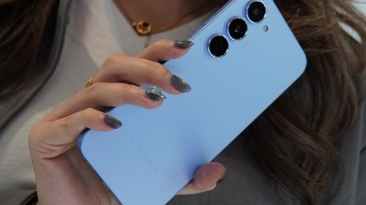 Tecno Spark 40 Pro Series hadir di Indonesia dengan desain ultra-tipis, performa tangguh, dan fitur inovatif. Penasaran dengan spesifikasi lengkap dan harganya?