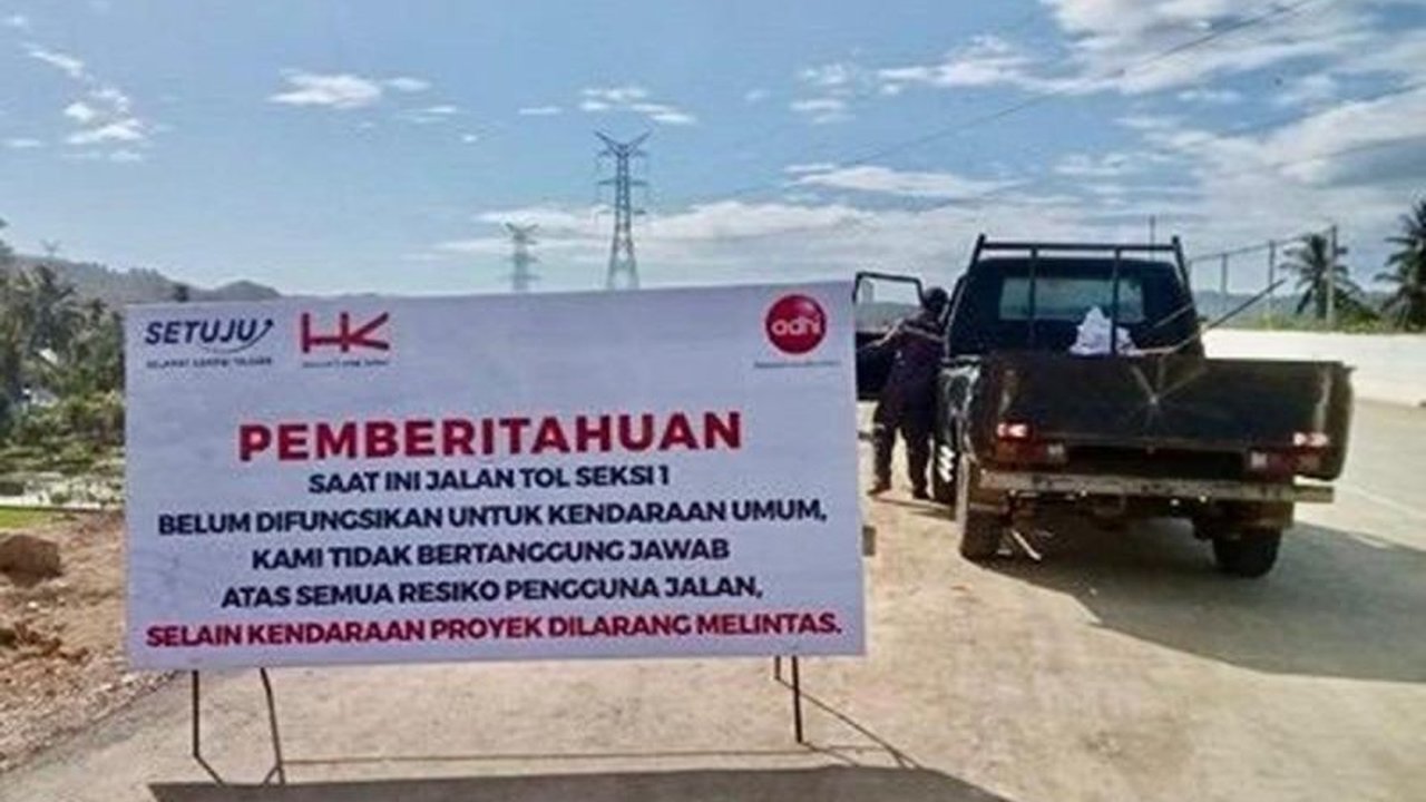 Hutama Karya perketat pengamanan Tol Sibanceh Seksi 1 yang belum beroperasi. Mengapa masyarakat dilarang masuk dan apa risikonya? Temukan jawabannya di sini!