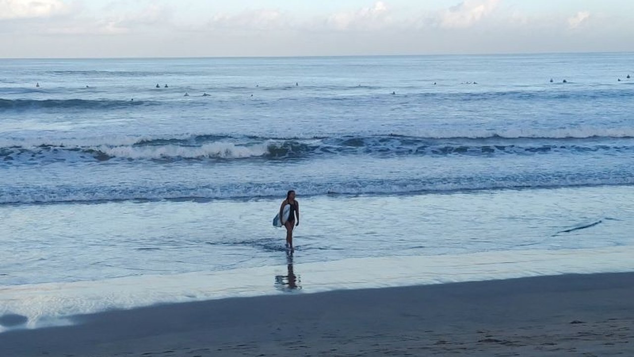 BBMKG Wilayah III Denpasar memetakan tujuh wilayah pesisir di Bali berpotensi rob atau banjir pesisir pada 23-25 Agustus 2025. Fenomena bulan baru jadi pemicu, masyarakat diimbau waspada!