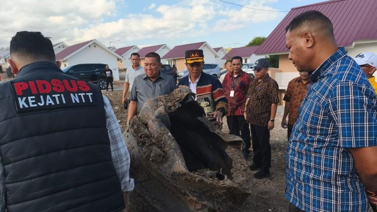 Kejati NTT dan Kementerian PKP menemukan kejanggalan konstruksi pada 2.100 unit rumah bagi eks pejuang Timor-Timur di Kupang, memicu pertanyaan besar tentang kualitas proyek.