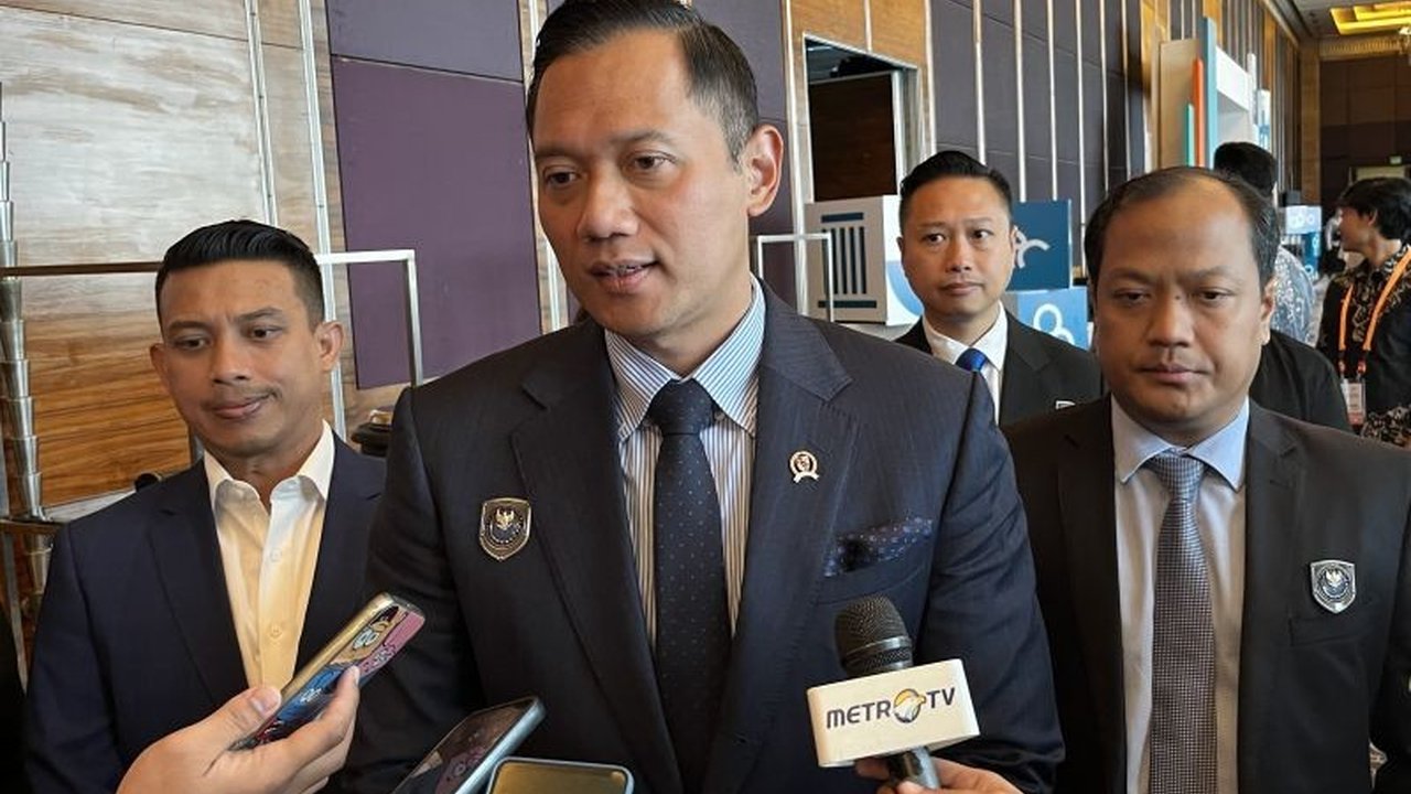 Menko AHY menekankan pentingnya Transisi Energi Inklusif dan berkeadilan sebagai fondasi utama menuju Indonesia Emas 2045, menyoroti pendekatan pragmatis dan investasi SDM.