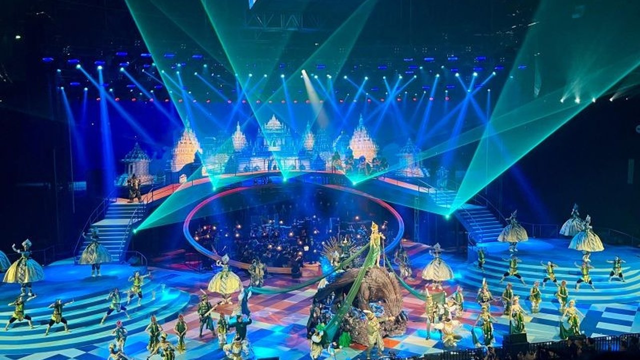 Sabang Merauke: The Indonesia Broadway 2025 sukses memukau penonton dengan kolaborasi seni lintas budaya. Saksikan bagaimana 351 penari dan 19 desainer menyulam kekayaan Nusantara di panggung megah.