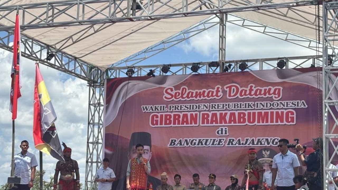 Wakil Presiden Gibran Rakabuming Raka meminta masyarakat tidak termakan hoaks soal Pembangunan IKN yang disebut mangkrak, memastikan proyek strategis ini terus berjalan.