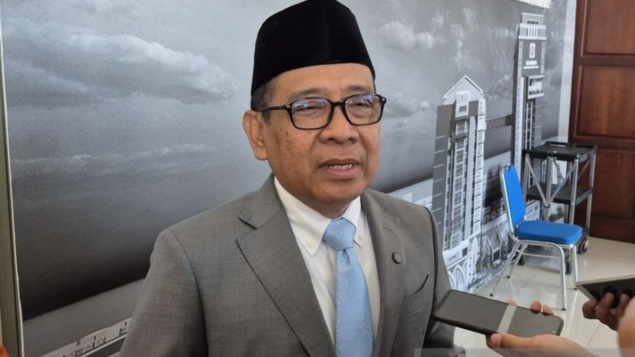 Kasus meninggalnya balita Raya di Sukabumi akibat infeksi cacing menjadi sorotan nasional. Menko PMK Pratikno menyebut insiden Balita Sukabumi ini sebagai alarm penting bagi perbaikan layanan dasar.