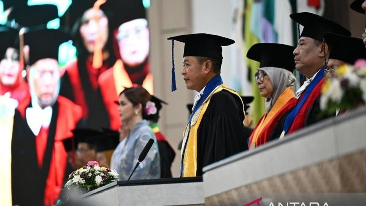 Rektor USU Prof. Muryanto Amin menegaskan 208 guru besar aktif di USU adalah penggerak utama inovasi dan kontribusi nyata, bukan hanya simbol akademik tertinggi.