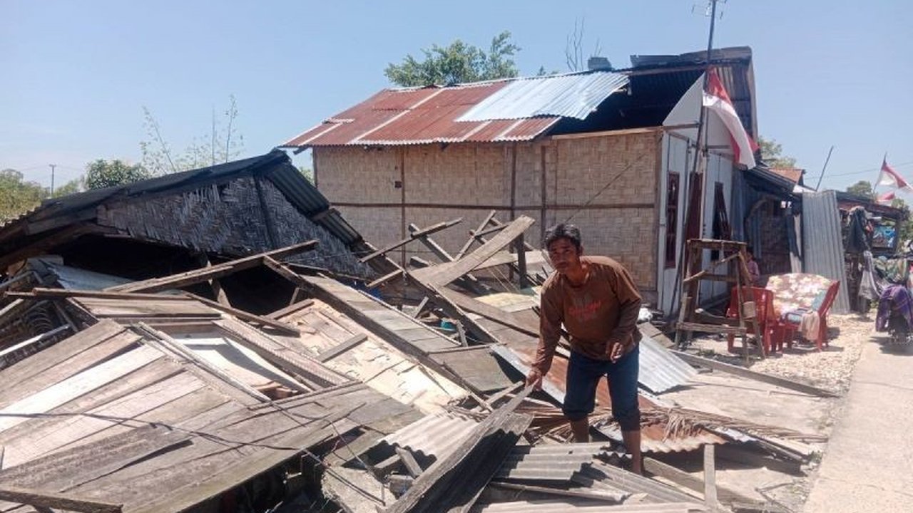 Angin Puting Beliung Serdang Bedagai pada Jumat malam menyebabkan 146 rumah rusak di empat kecamatan. Simak detail kerugian dan upaya penanganan bencana ini.