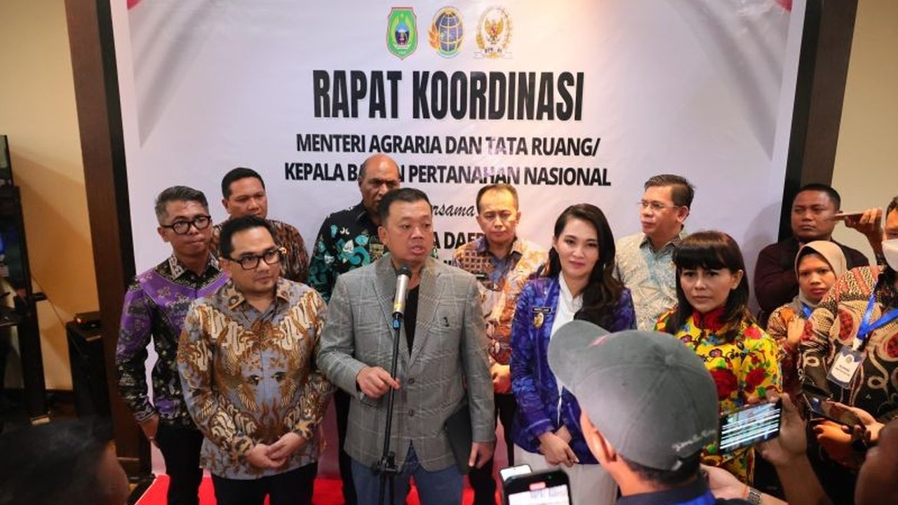 Menteri ATR/BPN Nusron Wahid tegaskan pentingnya dukungan Pemda dalam program Sertifikasi Tanah. Tanpa dokumen dari desa, sertifikat tak bisa terbit. Mengapa ini krusial?