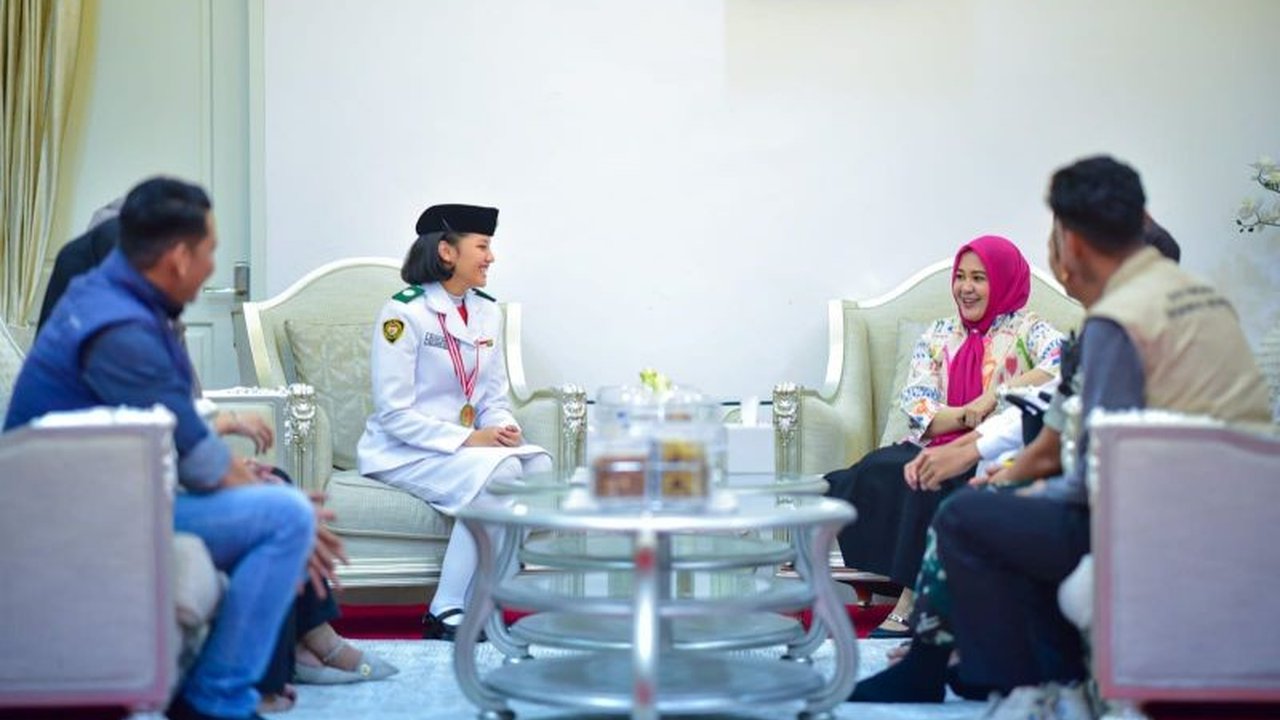 Dua Paskibraka Nasional Sulsel, Aliah dan Nadhif, yang mengharumkan nama daerah di Istana Negara, kini mendapatkan apresiasi luar biasa berupa tabungan pendidikan penuh hingga SMA.