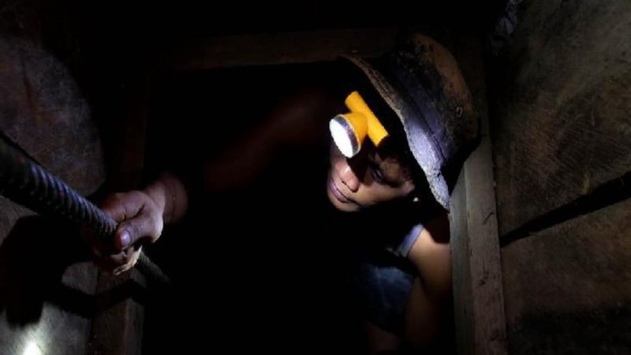 Perhimpunan Ahli Pertambangan Indonesia (Perhapi) Aceh menekankan pentingnya aspek kemanfaatan masyarakat dalam penyusunan Regulasi Tambang Rakyat, serta perlunya kajian mendalam.