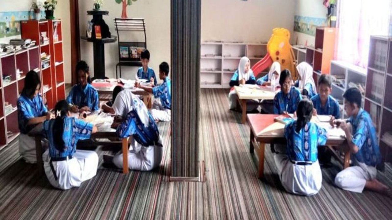 Disarpustaka Kapuas gencar menumbuhkan minat baca pelajar melalui kunjungan edukatif, membuka wawasan baru dan membangun kebiasaan literasi berkelanjutan. Simak selengkapnya!