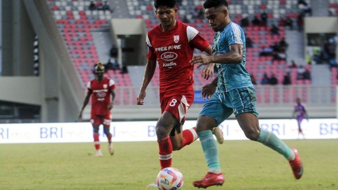 PSBS Biak akhirnya pecah telur! Tim Badai Pasifik berhasil meraih poin perdana di BRI Super League 2025/2026 setelah bermain imbang 2-2 melawan Persis Solo. Bagaimana jalannya laga sengit ini?