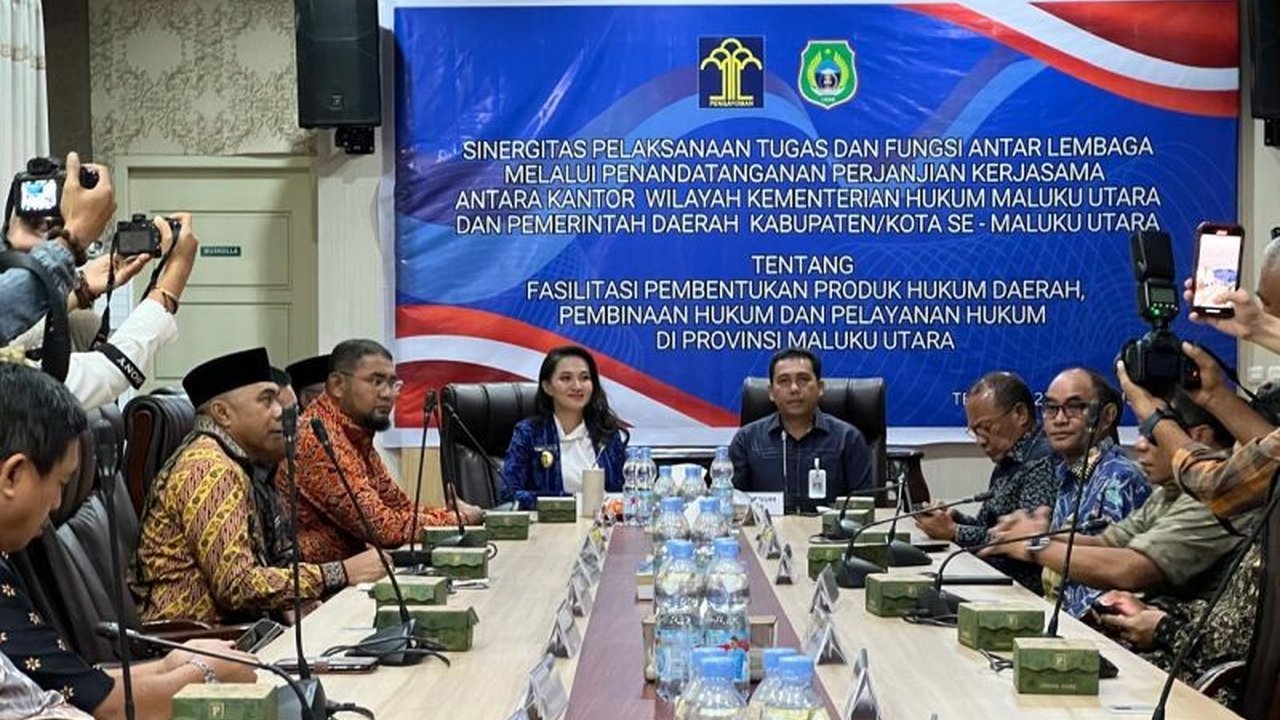 Kemenkum Malut teken MoU penting dengan kepala daerah se-Malut untuk memperkuat Kerja Sama Hukum Malut, meningkatkan layanan hukum, dan mengoptimalkan produk hukum daerah.