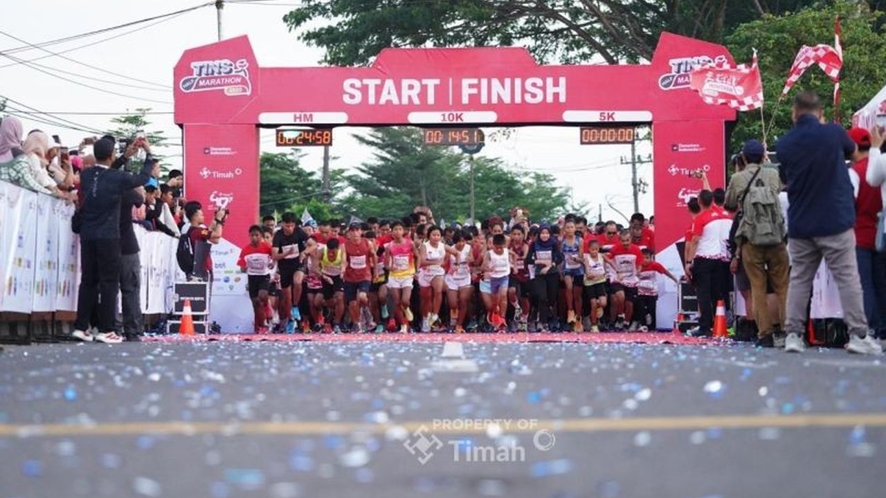 Ribuan pelari dari berbagai daerah membanjiri Kota Pangkalpinang untuk mengikuti Tins Half Marathon 2025. Acara ini menjadi bagian penting dari perayaan HUT ke-49 PT Timah Tbk dan sukses menarik perhatian banyak pihak.