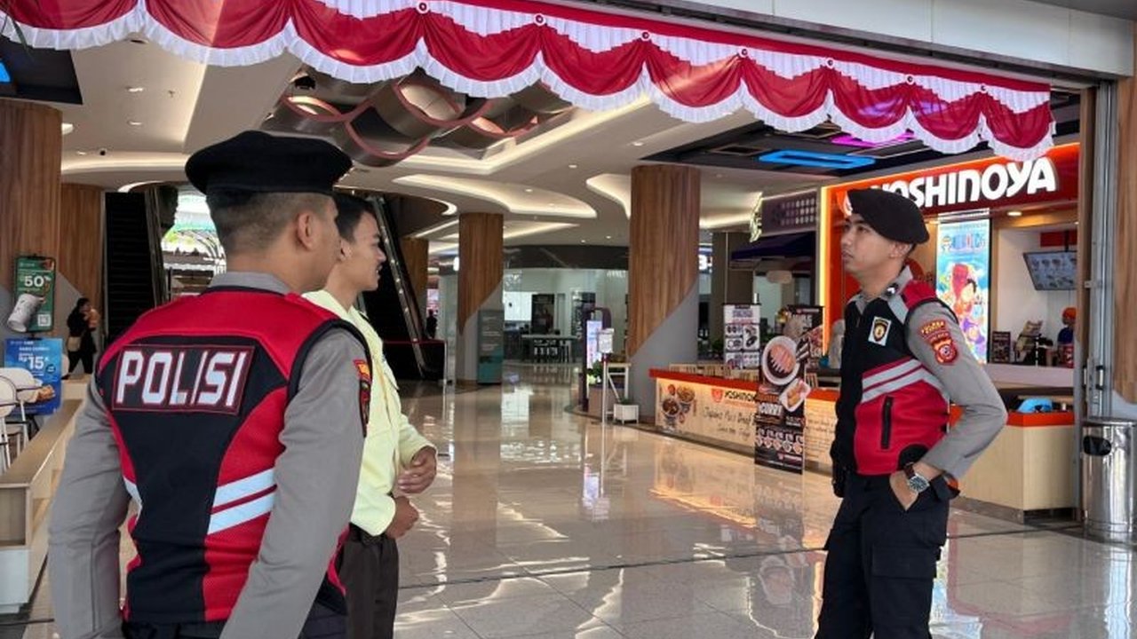 Polres Garut gencar melaksanakan Patroli Dialogis di berbagai pusat keramaian. Ingin tahu bagaimana strategi ini berhasil menekan angka kriminalitas dan memberikan rasa aman bagi masyarakat?