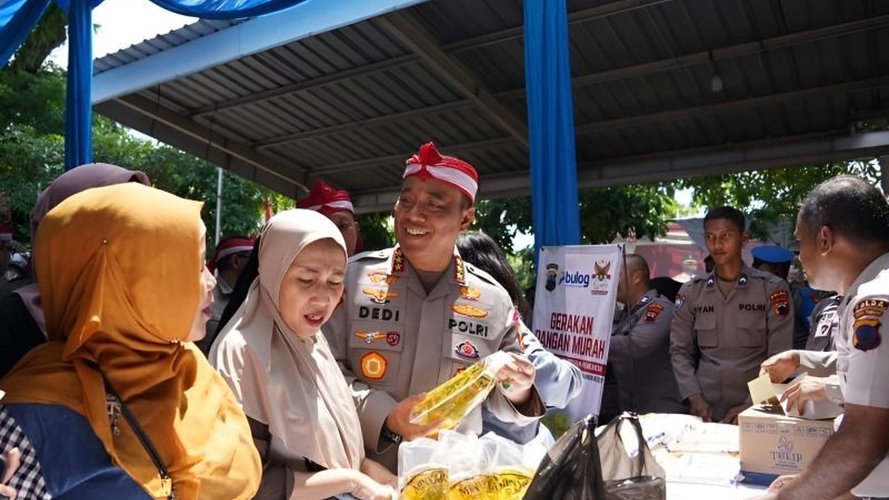 Alumni Akpol 90 Batalyon Dhira Brata sukses gelar Pasar Murah Akpol Semarang di Pedurungan, dukung GPM Polri. Warga antusias dapatkan pangan murah, berapa total komoditasnya?