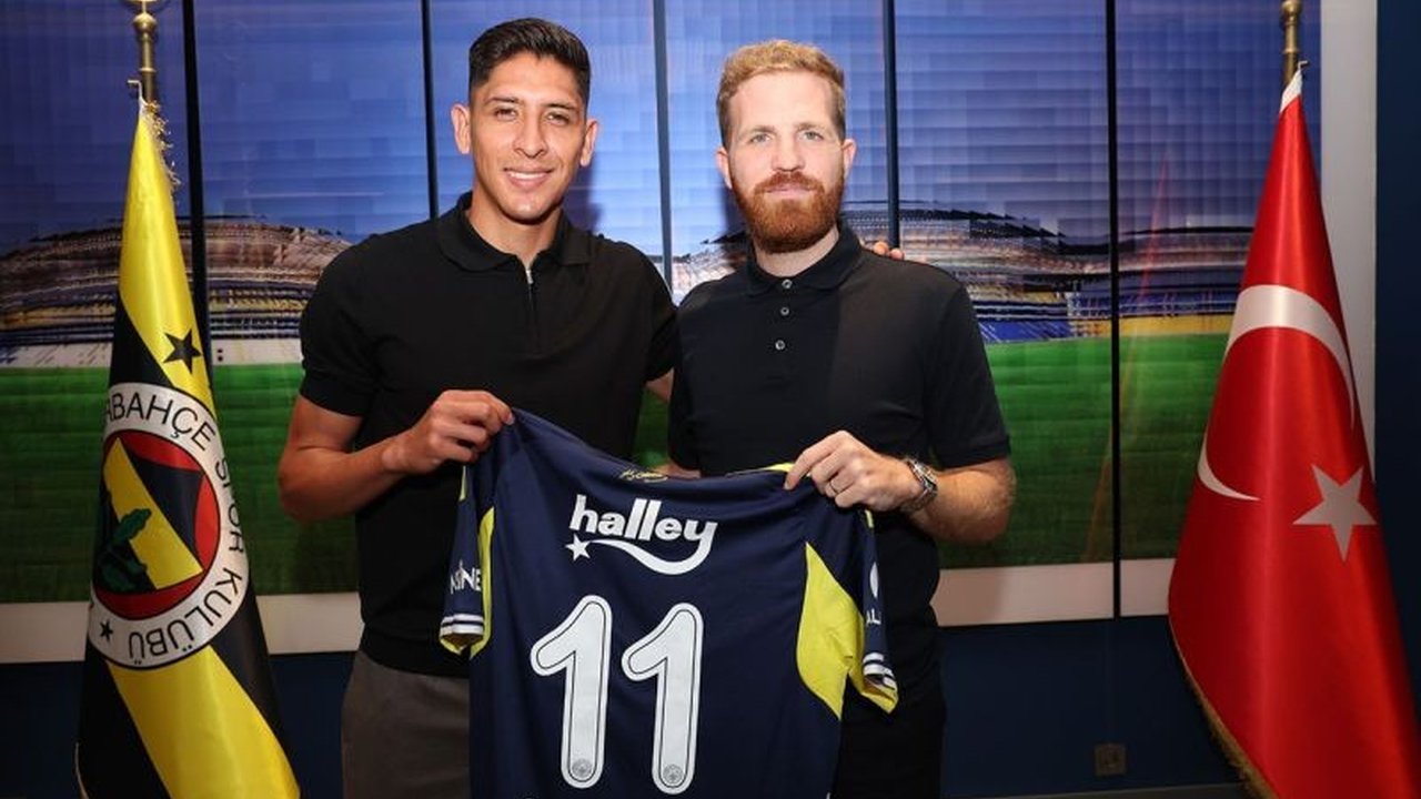 Kapten timnas Meksiko, Edson Alvarez, resmi dipinjam Fenerbahce dari West Ham. Simak detail transfer mengejutkan yang membuat sang gelandang bertahan semakin dekat dengan raksasa Turki!