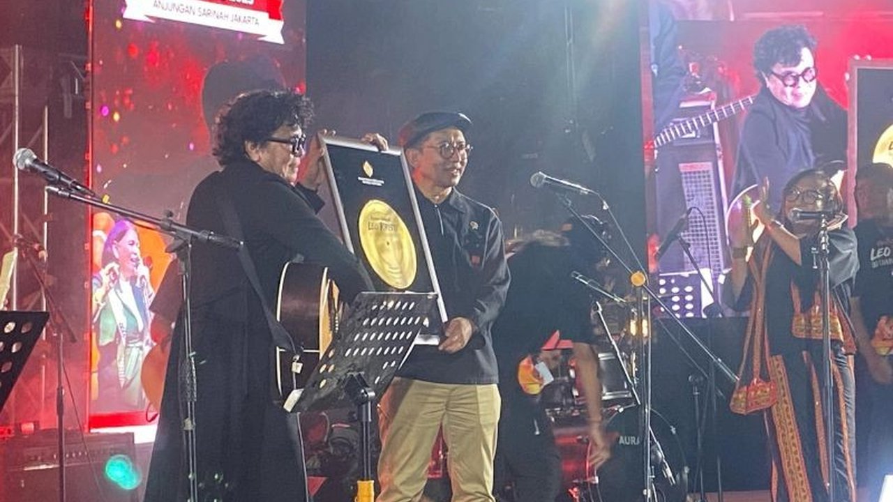 Menteri Kebudayaan Fadli Zon menegaskan bahwa musik memiliki peran krusial dalam mempersatukan bangsa Indonesia, melampaui fungsi hiburan semata. Simak penjelasannya!