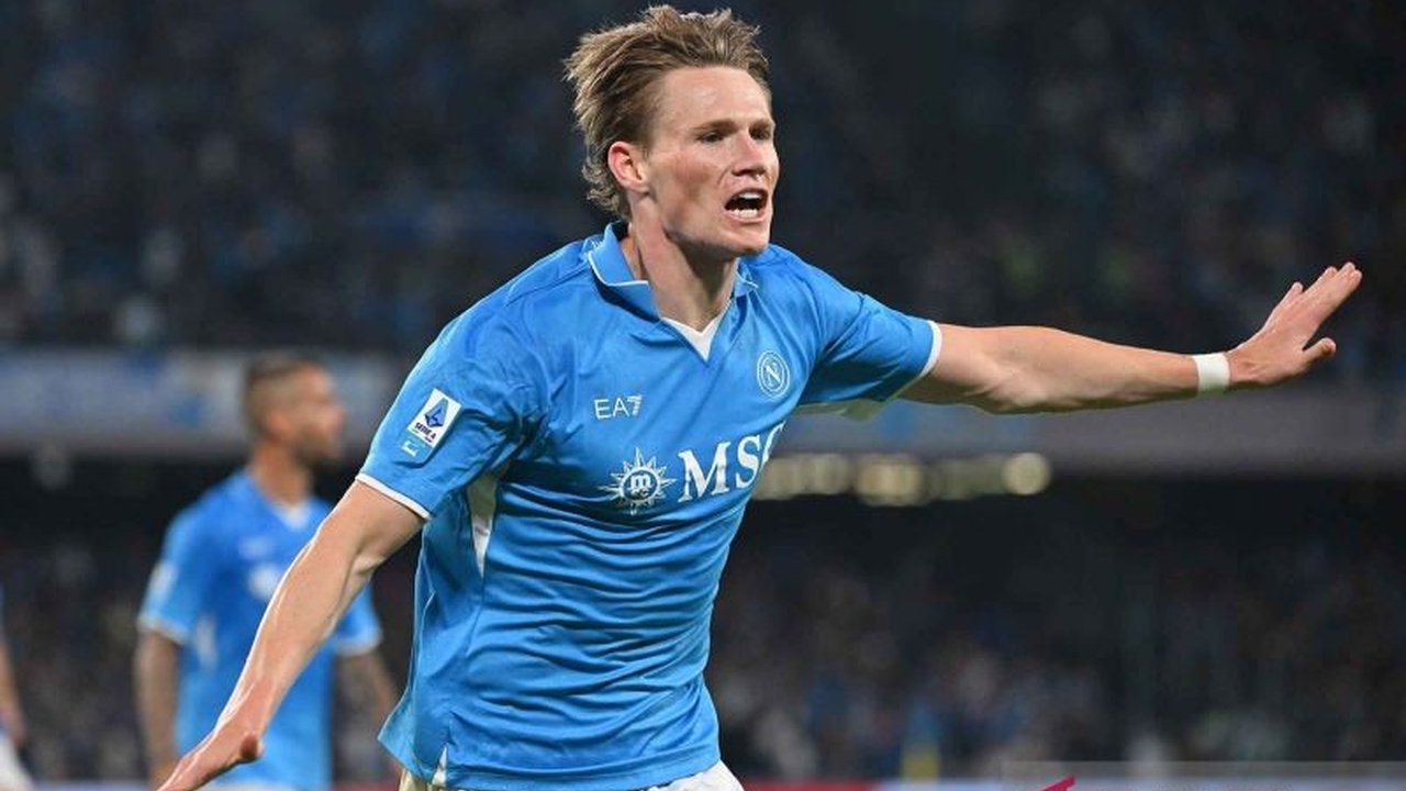 Napoli tampil perkasa di laga pembuka Serie A dengan mengalahkan Sassuolo 2-0, namun Jay Idzes, kapten timnas Indonesia, masih harus bersabar menanti debutnya.