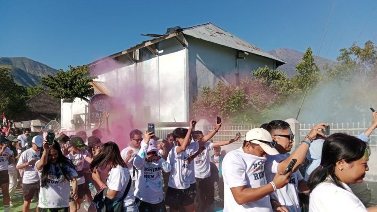 Rinjani Color Run 2025 sukses menarik perhatian berbagai generasi, dari Gen Z hingga Babby Boomers, dengan konsep lari penuh warna yang memadukan olahraga dan hiburan di Lombok Timur.