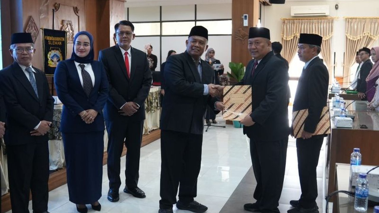 Bupati Sleman, Harda Kiswaya, menuntut profesionalisme PDAM Tirta Sembada Sleman ditingkatkan. Apa saja arahan penting untuk dewan pengawas dan direksi yang baru dilantik?