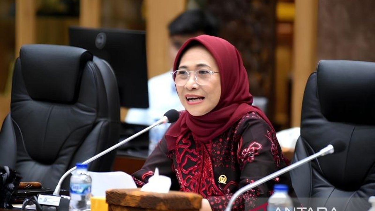 DPR RI meminta publik menjadikan penjelasan UGM sebagai rujukan utama terkait Keabsahan Ijazah Jokowi. Mengapa klarifikasi ini penting bagi integritas pendidikan tinggi?