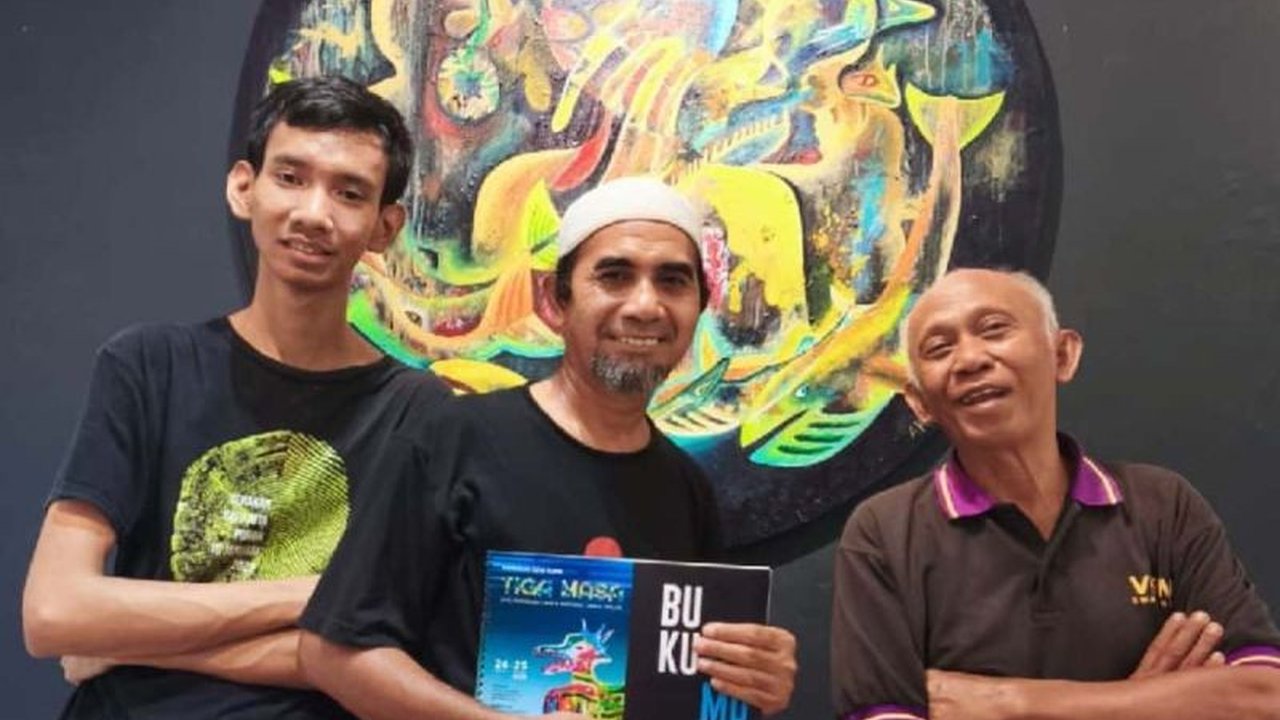 Saksikan pameran seni rupa tiga generasi 'Tiga Masa' di Surabaya! Pelukis muda hingga senior berkolaborasi, menciptakan dialog kaya dalam karya-karya memukau. Jangan lewatkan!