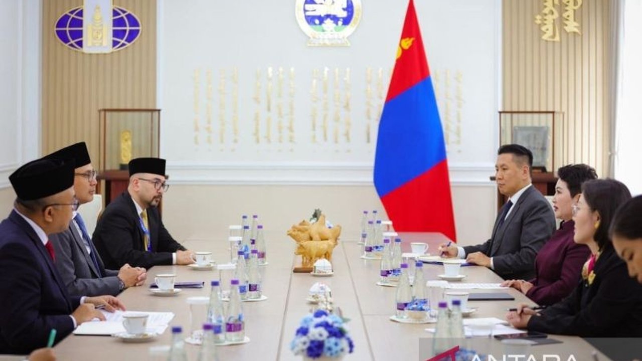Indonesia dan Mongolia jajaki kemungkinan kunjungan presiden untuk rayakan 70 tahun Hubungan Indonesia Mongolia. Akankah ini jadi tonggak sejarah baru bagi kedua negara?