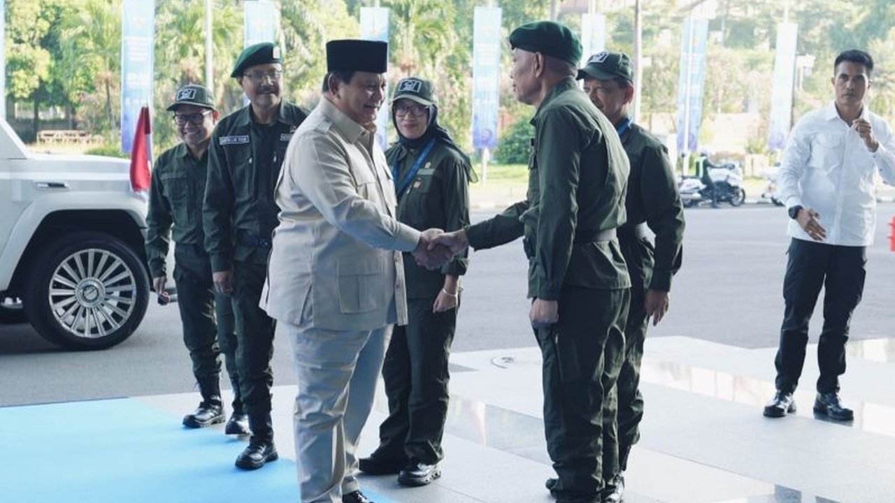 Wakil Menteri Sosial menegaskan program Sekolah Rakyat siap putus rantai kemiskinan di Indonesia. Ribuan siswa telah bergabung, bagaimana program strategis ini bekerja?