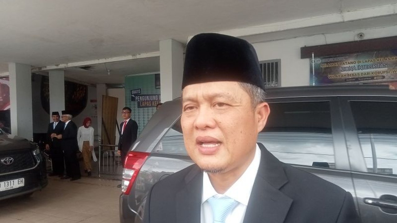 Sebanyak 25 narapidana risiko tinggi dari Jambi dipindahkan ke Lembaga Pemasyarakatan Nusakambangan. Apa alasan di balik pemindahan massal ini dan mengapa Nusakambangan menjadi tujuan?