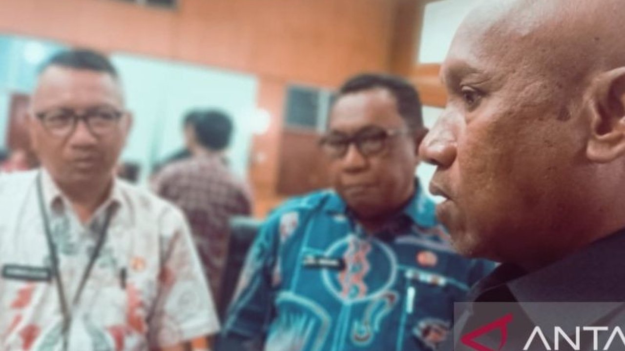 Pemerintah Kabupaten Biak Numfor mengesahkan Perda Pemerintah Kampung, langkah strategis memperkuat tata kelola pembangunan dan pelayanan masyarakat di 257 desa. Bagaimana dampaknya terhadap kemajuan daerah?