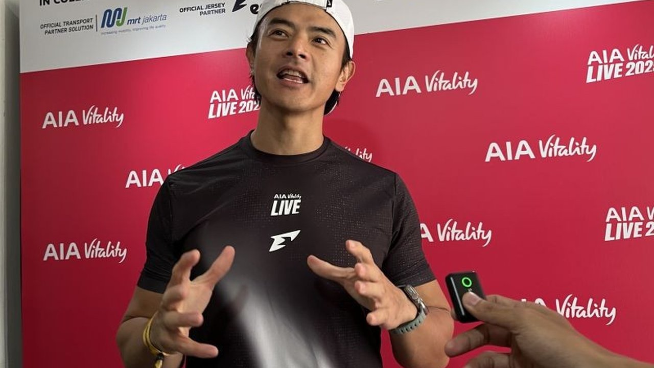 Aktor Dion Wiyoko membagikan kiat sehat Dion Wiyoko untuk menjaga kebugaran di tengah kesibukan, menekankan pentingnya niat dan langkah awal. Penasaran bagaimana caranya?