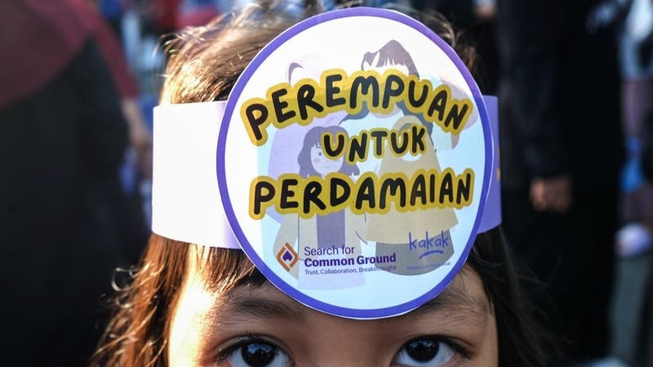 Peran perempuan dalam mengatasi intoleransi di Jawa Barat ternyata sangat krusial, bahkan mampu meredakan konflik dan membangun kembali kepercayaan. Simak kisah inspiratif mereka!