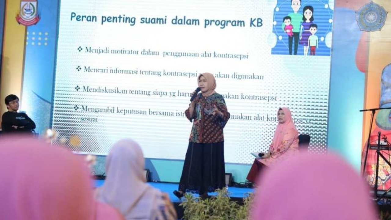 TP-PKK Kota Makassar gencar gelar edukasi tentang bahaya kanker payudara dan pentingnya keluarga berencana bagi PUS. Ketahui mengapa edukasi kanker payudara dan KB ini krusial untuk kesehatan keluarga.
