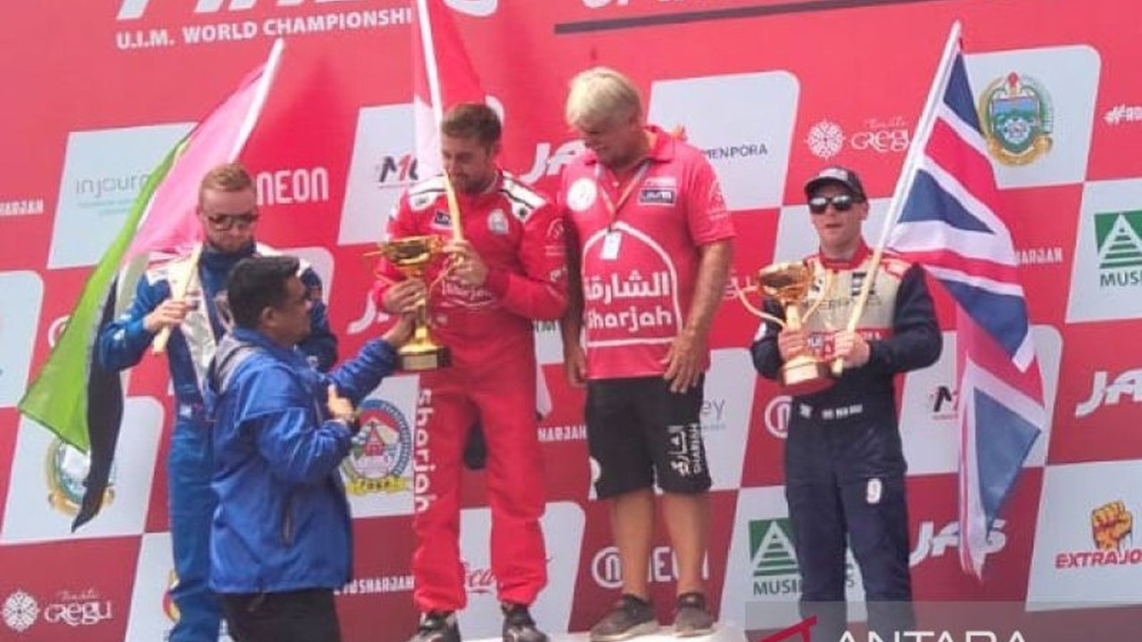 Gubernur Sumut Bobby Nasution mengungkapkan antusiasme luar biasa masyarakat menyaksikan F1 Powerboat Danau Toba 2025, menandakan suksesnya event balap perahu cepat ini.