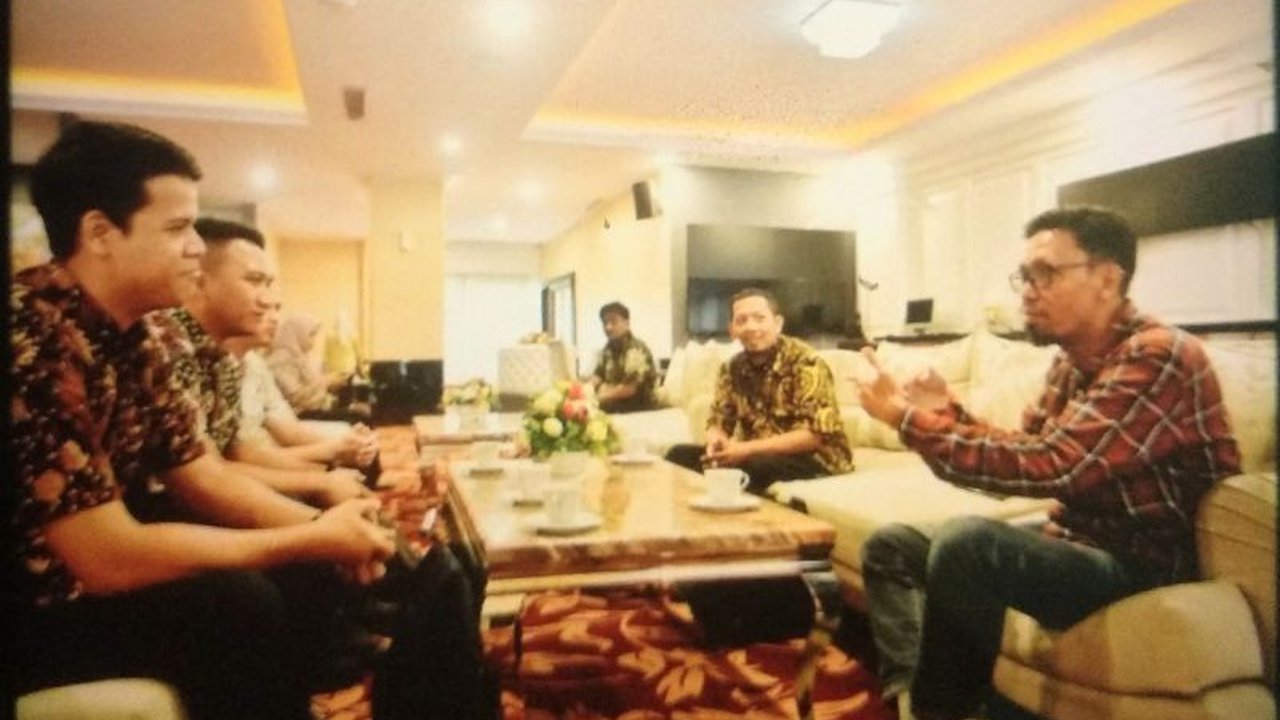 Pemprov Sulsel dan BSSN memperkuat keamanan siber dengan implementasi Sandi Data. Langkah ini krusial untuk melindungi data pemerintah dan meningkatkan kualitas layanan publik. Simak selengkapnya!