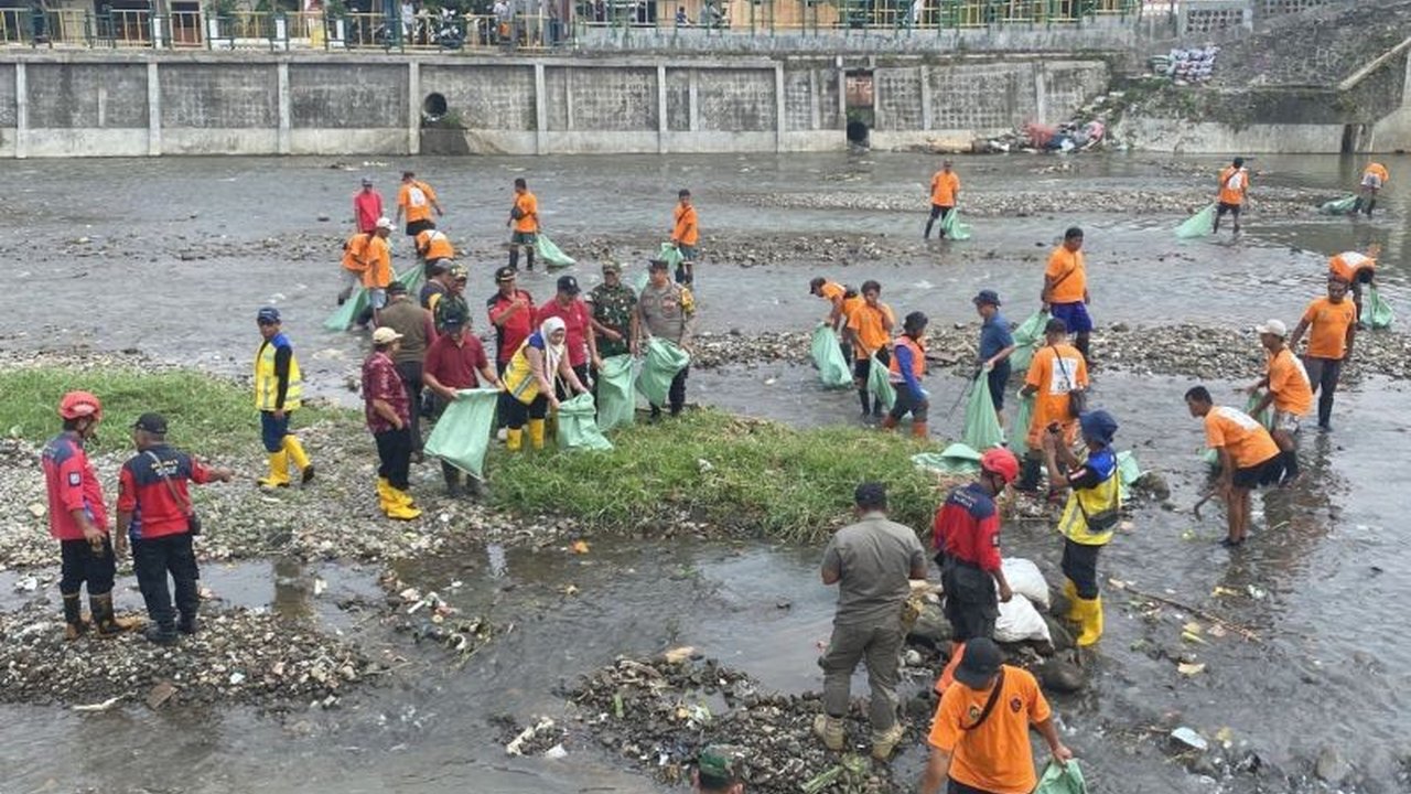 Pemerintah Kota Yogyakarta bersama BBWSSO memulai restorasi Sungai Code, Winongo, dan Gajahwong untuk mengatasi pendangkalan. Simak bagaimana restorasi sungai Yogyakarta ini akan mengubah wajah kota.