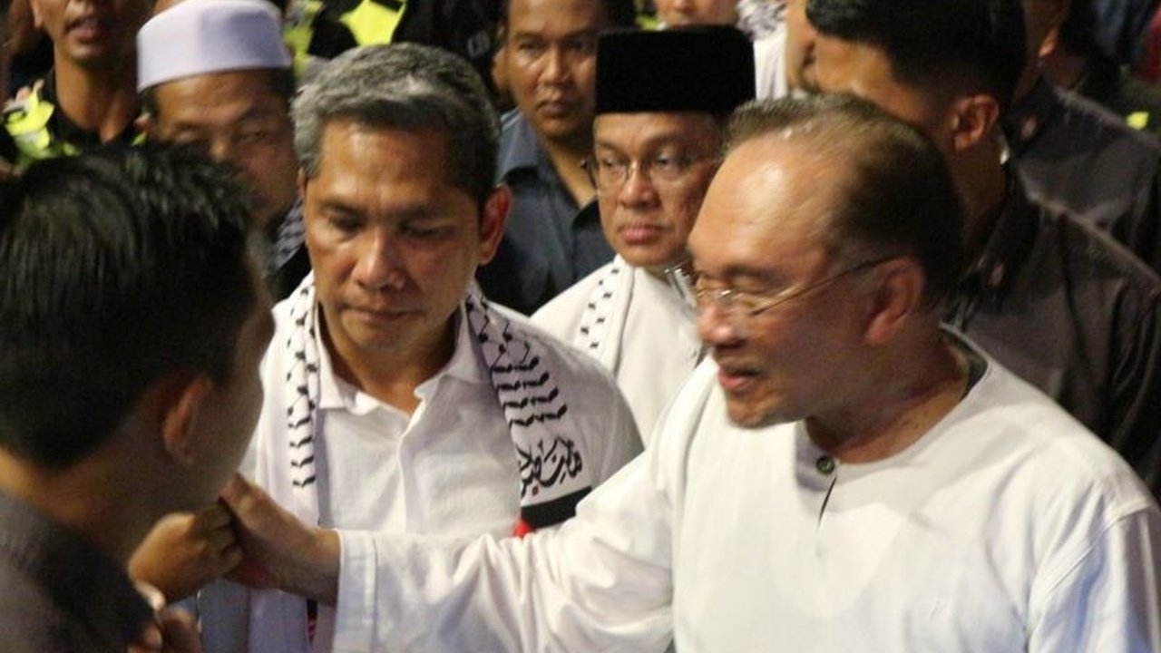 Pemerintah Malaysia mengumumkan alokasi Dana Bantuan Gaza Malaysia sebesar 100 juta Ringgit (Rp384 miliar). Simak bagaimana PM Anwar Ibrahim mengajak semua pihak bersolidaritas untuk kemanusiaan di Palestina.