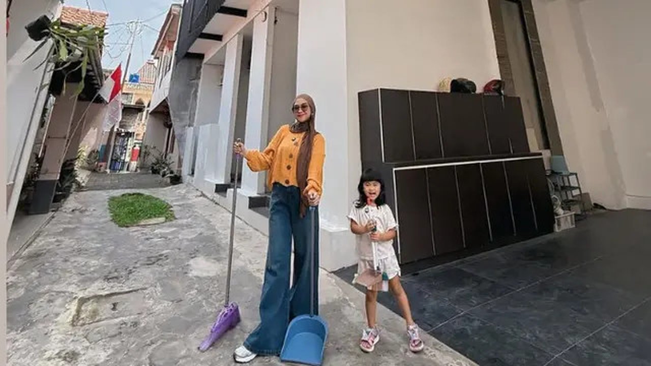 Anak Artis yang Punya Aset sejak Kecil (Foto: Instagram @riaricis1795)