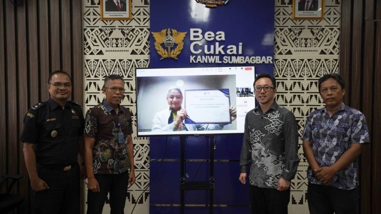 Bea Cukai Sumbagbar berikan izin Pusat Logistik Berikat (PLB) kepada dua perusahaan di Lampung. Bagaimana langkah ini akan memicu pertumbuhan ekonomi daerah dan nasional?
