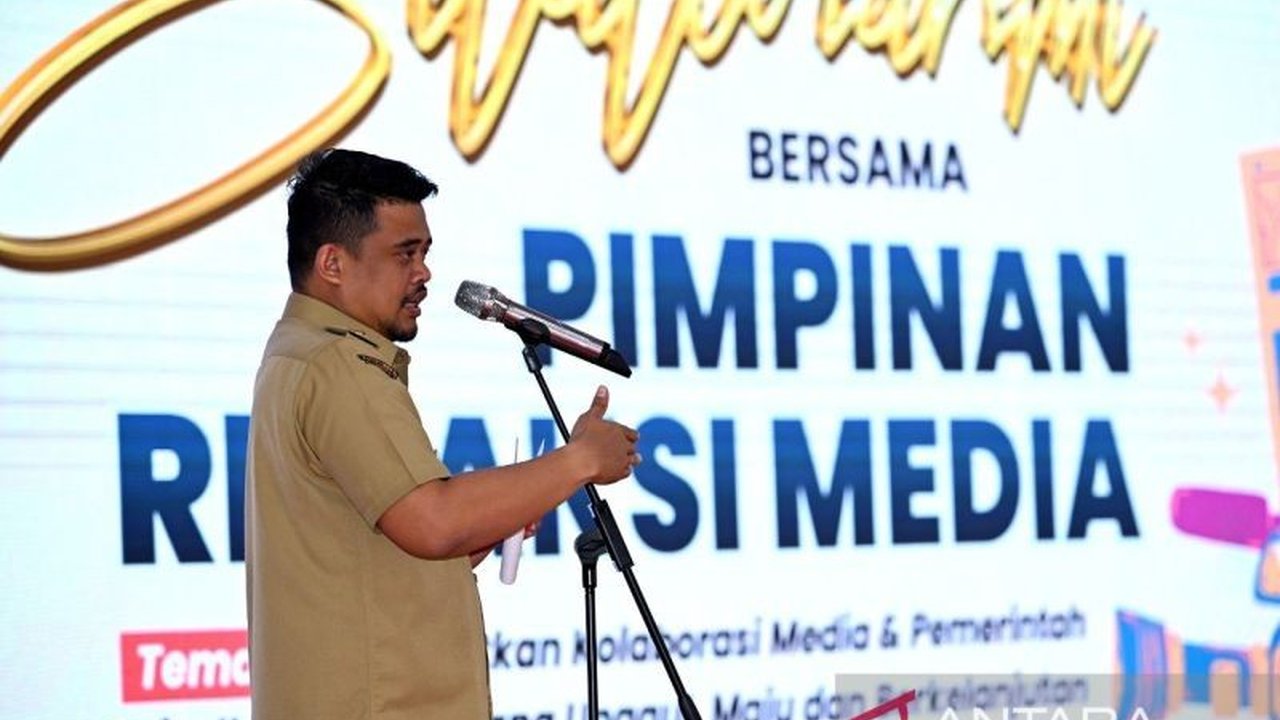 Gubernur Sumut Bobby Nasution mengungkap harga avtur Kualanamu tertinggi di Indonesia. Ini penyebab tiket pesawat dari Kualanamu mahal dan strategi maskapai mengakalinya!