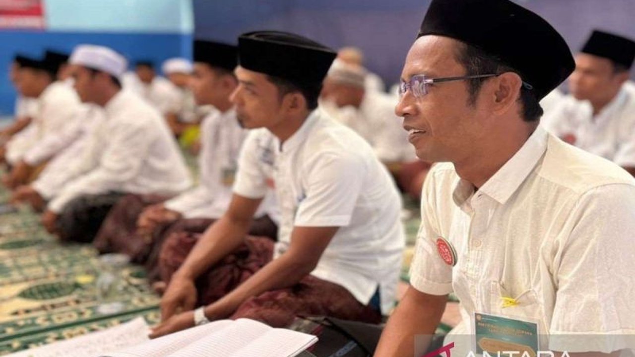 Lapas Pamekasan membina Warga Binaan Pemasyarakatan (WBP) menjadi guru mengaji. Program ini menjadi bekal spiritual penting bagi narapidana setelah bebas, menciptakan kehidupan yang lebih baik di masyarakat.
