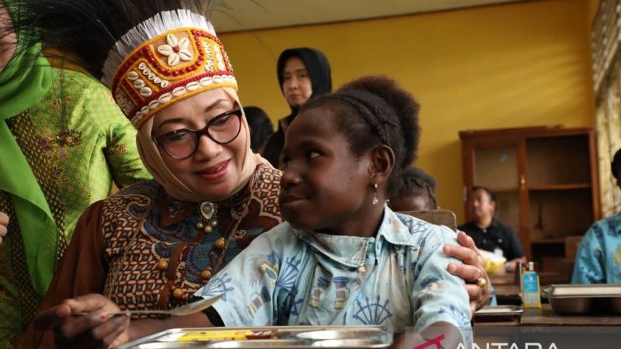 Menteri PPPA Arifah Fauzi tegaskan komitmen negara lewat Program Makan Bergizi Gratis (MBG) untuk gizi seimbang anak Indonesia, menjamin pertumbuhan sehat dan cerdas. Simak detail targetnya!