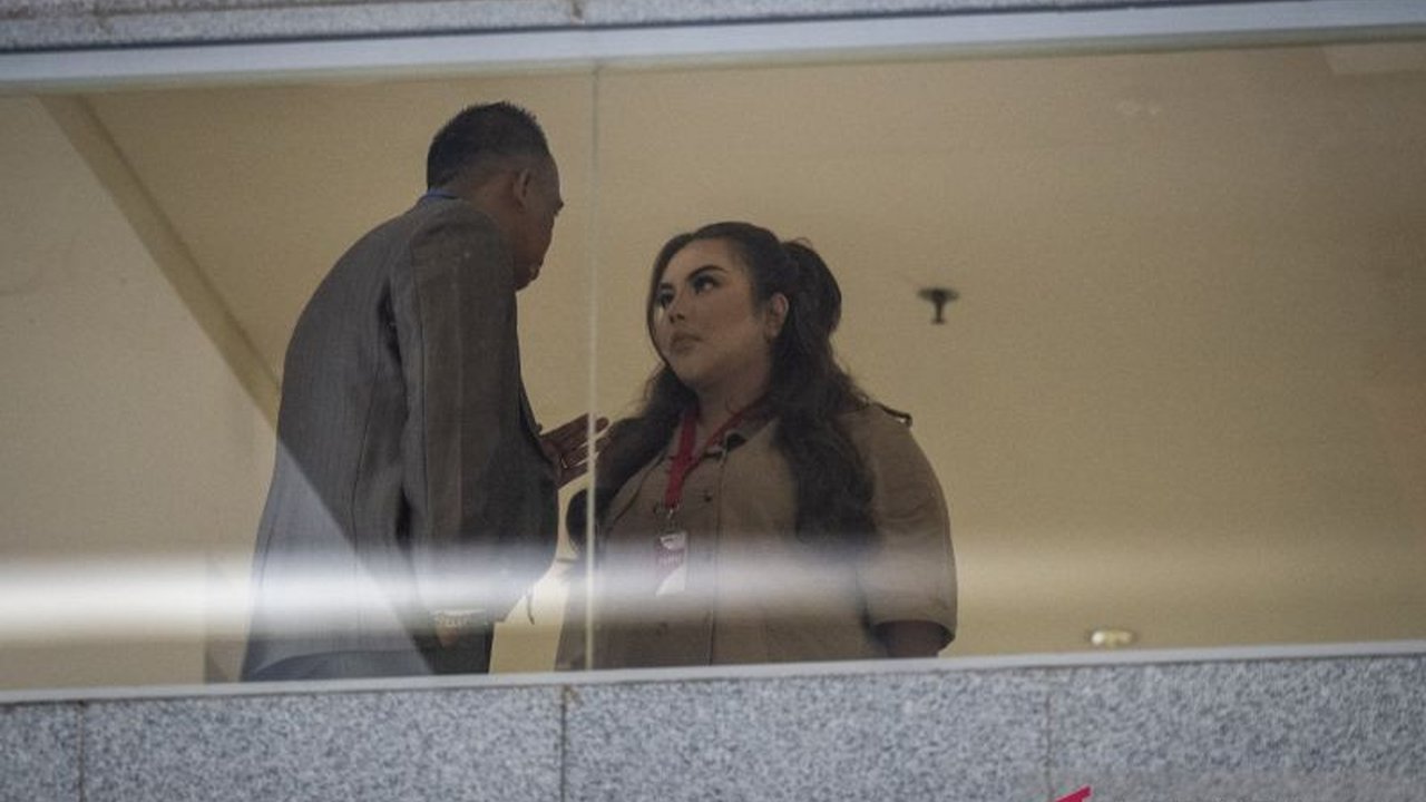 Komisi Pemberantasan Korupsi (KPK) memulai langkah pemeriksaan kasus dugaan korupsi Bank BJB dengan memanggil selebgram Lisa Mariana, sebelum nantinya akan memanggil Ridwan Kamil.