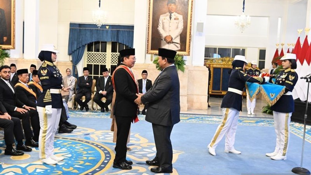 Presiden Prabowo Subianto telah menganugerahi ilmuwan berprestasi, termasuk Carina Citra Dewi Joe dari AstraZeneca dan Terawan Agus Putranto dari Immunotherapy Nusantara. Cari tahu lebih lanjut!
