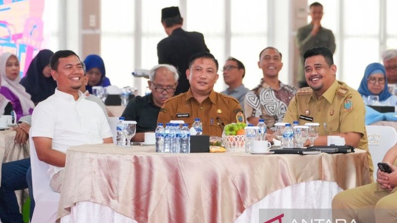 Gubernur Sumut Bobby Nasution tegas meminta Keterbukaan Informasi Pemprov Sumut kepada media. Ini bukan hanya soal transparansi, tapi juga strategi pembangunan. Simak alasannya!