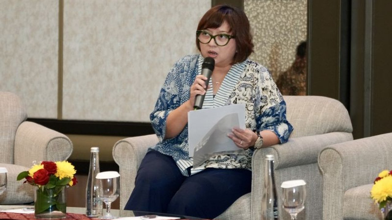 Peningkatan kesadaran global akan produk halal mendorong Industri Halal Indonesia untuk menjadi pemimpin. Pelajari bagaimana pasar domestik dan KIH mendukung potensi triliunan dolar ini!